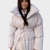 Saaga™️ | Oversize-takki ajattomalla ilmeellä