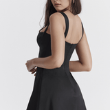 Noomi™️ | Elegantti minimekko ajattomalla ilmeellä