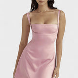 Noomi™️ | Elegantti minimekko ajattomalla ilmeellä