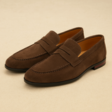 Lauri™ | Old money -henkiset mokkanahkaiset penny loaferit