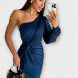 Kerttu™️ | Glamourhenkinen maksimekko veistoksellisella siluetilla