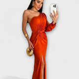 Kerttu™️ | Glamourhenkinen maksimekko veistoksellisella siluetilla